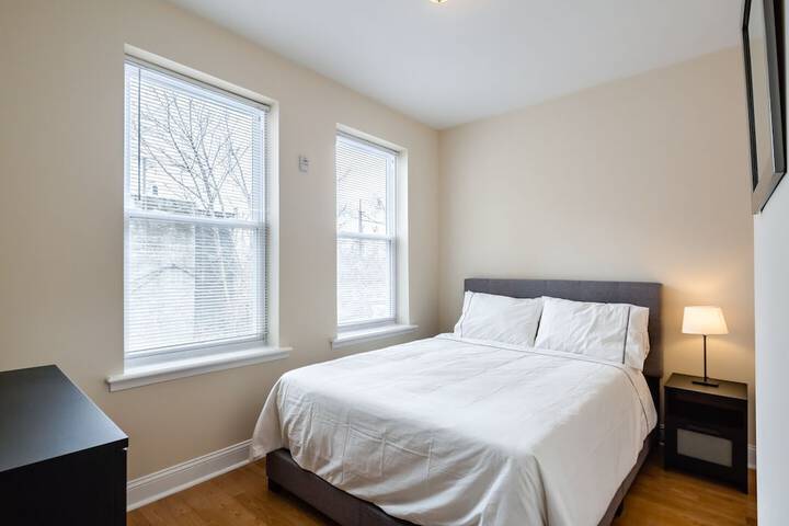 Room 4 of 12