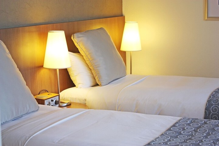 Room 12 of 110