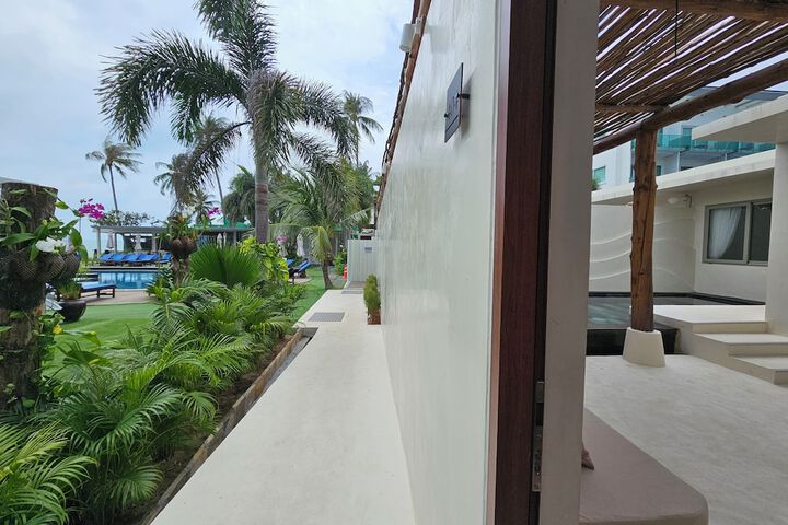 Hotel Exterior 215 of 218