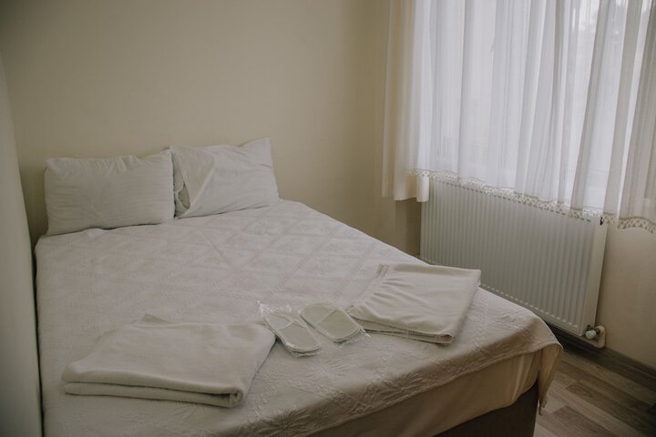Room 4 of 25