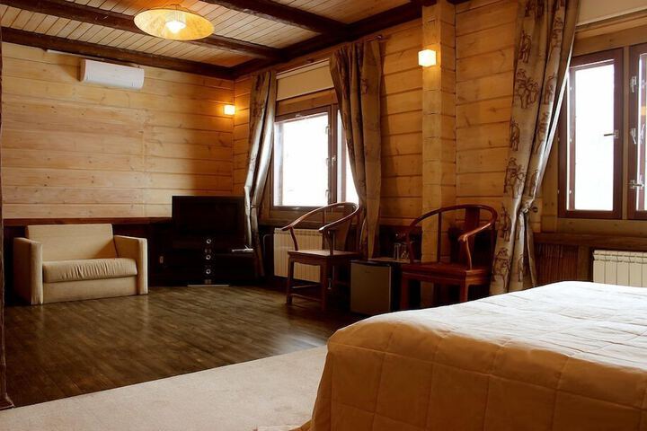 Room 10 of 76