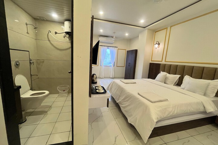 Room 27 of 52
