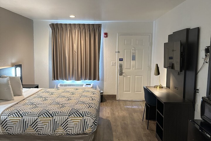 King Room Disability Accessible (21 of 27)