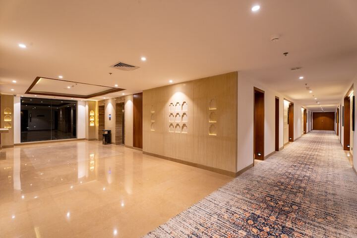 Ballroom/Hall 56 of 70
