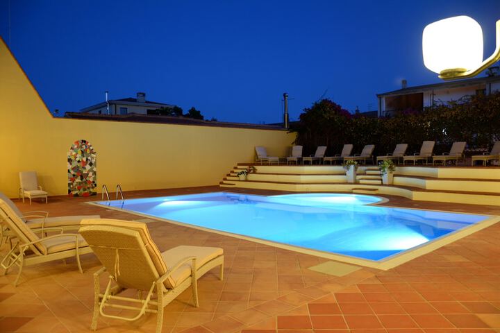 Pool 30 of 44