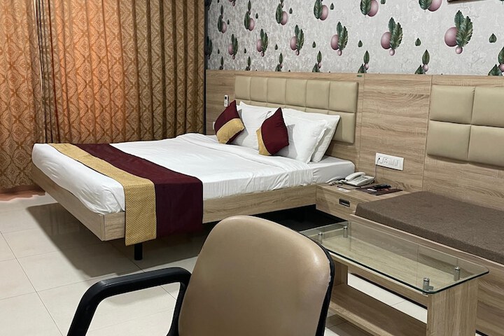 Room 4 of 24