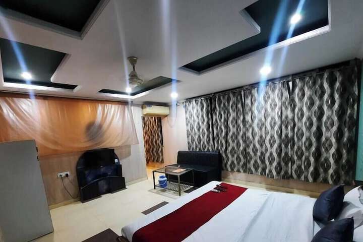 Room 7 of 8