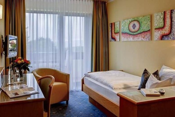 Room 4 of 19