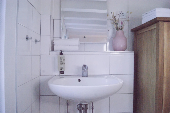 Room 8 of 17