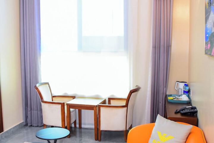 Room 33 of 97