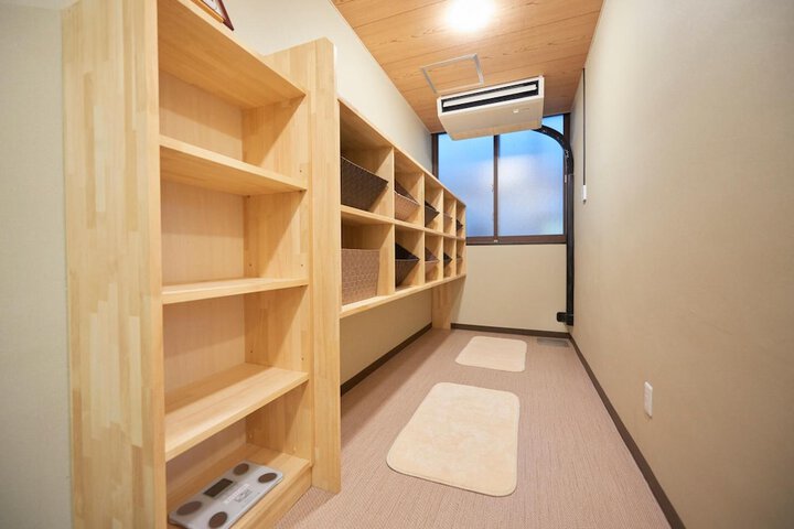 Room 13 of 46