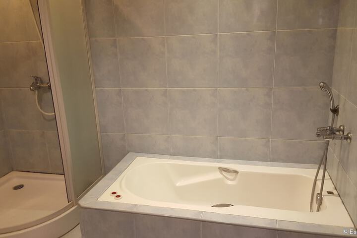 Room 53 of 62