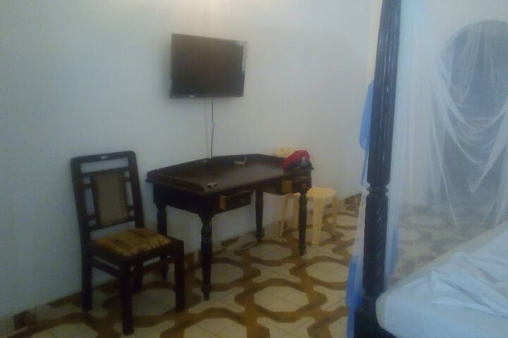 Room 6 of 27