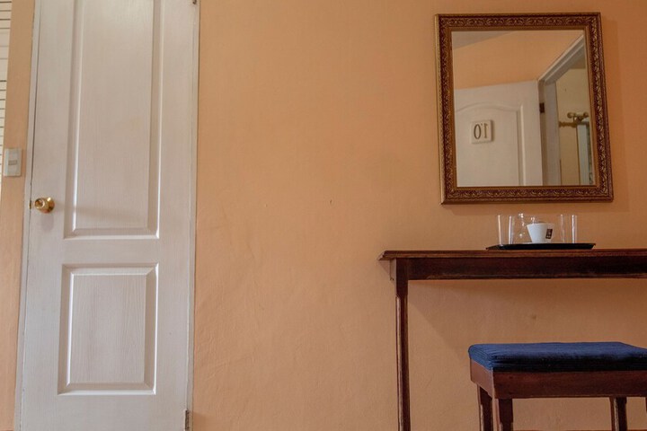 Room 17 of 34