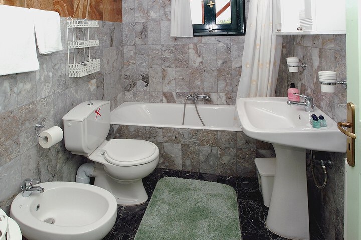 Room 14 of 37
