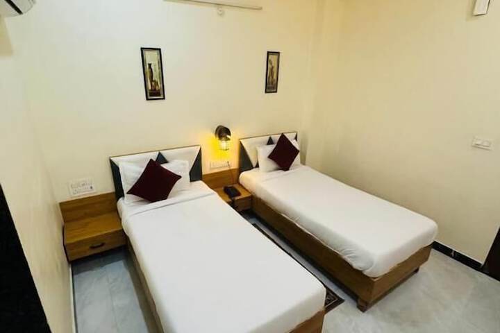 Room 8 of 15