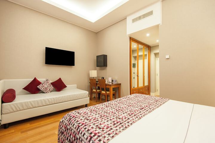 Room 33 of 157