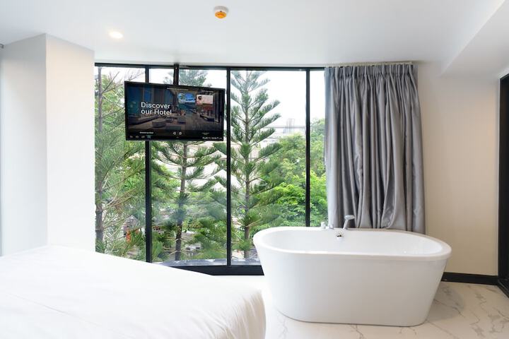 Room 27 of 65