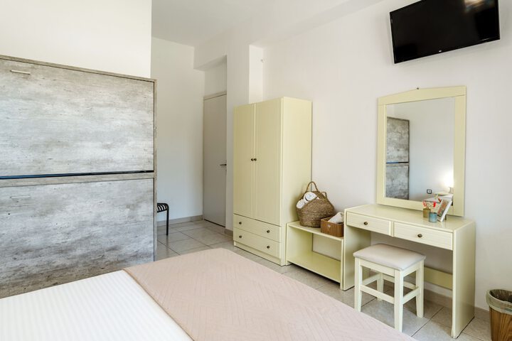 Room 22 of 64