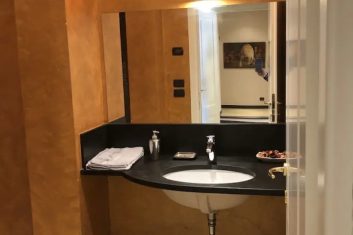 Room 7 of 13