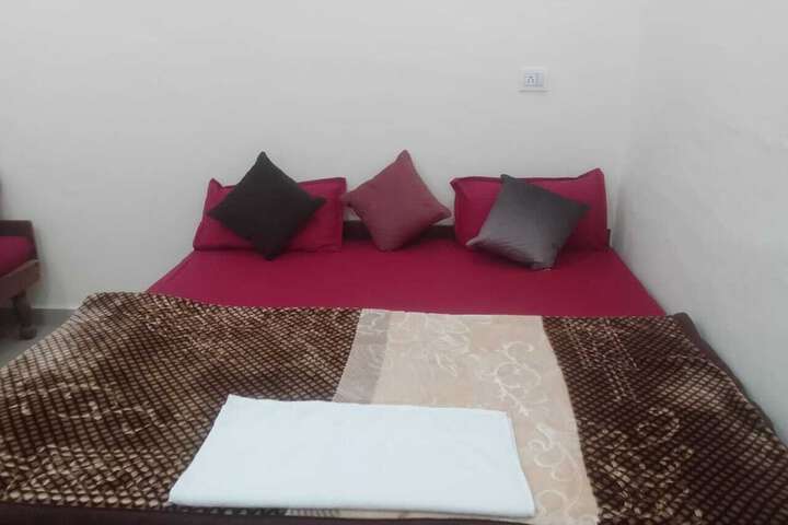 Room 10 of 20