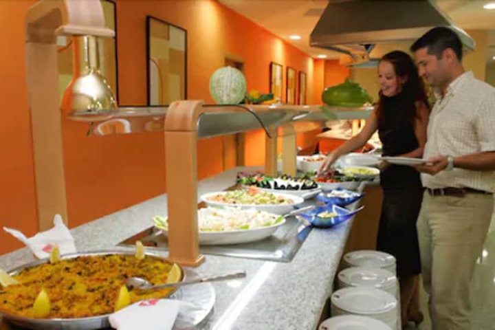 Dining 29 of 34