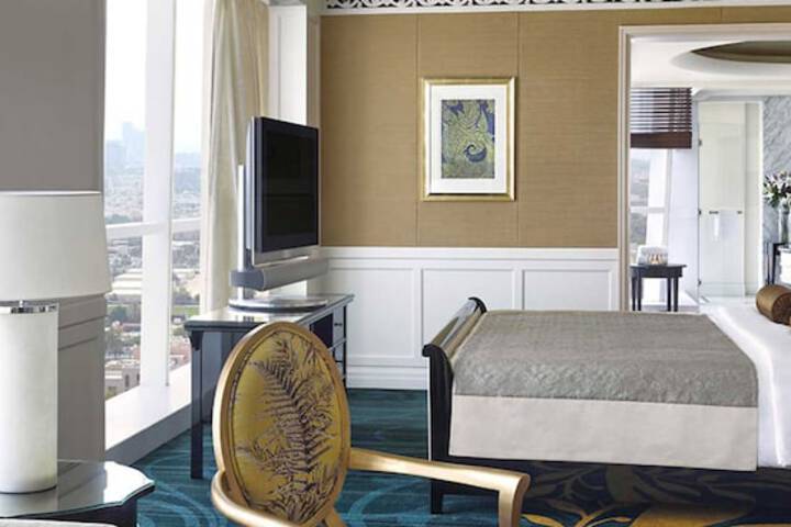 Room 10 of 103