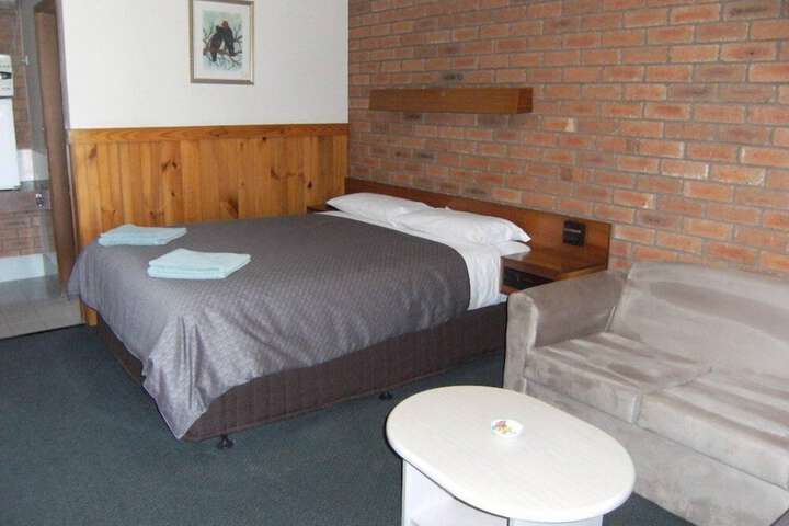Room 4 of 13