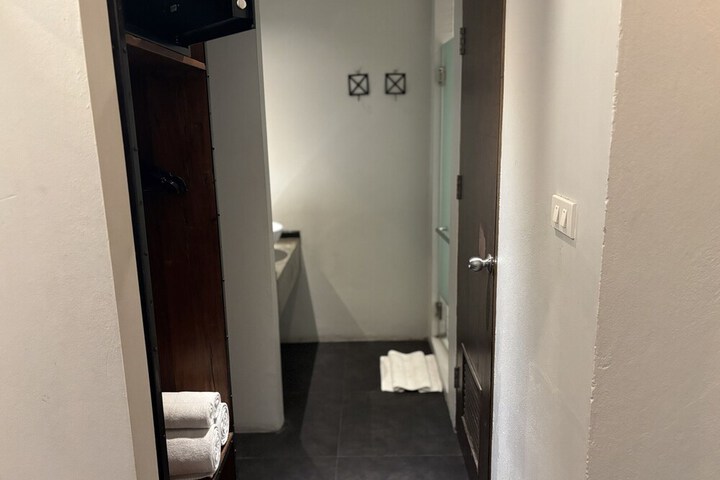 Room 21 of 38