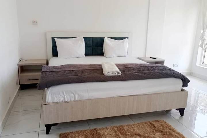 Room 10 of 30