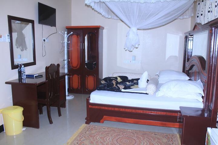 Room 2 of 6