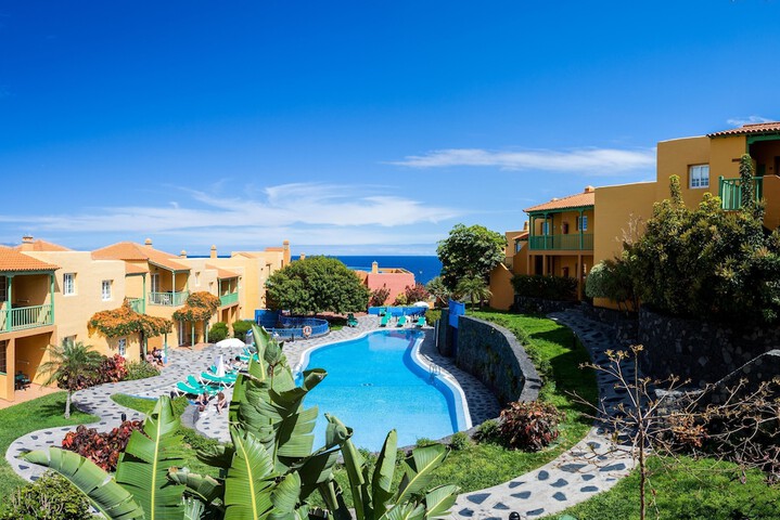 Hotel Pool