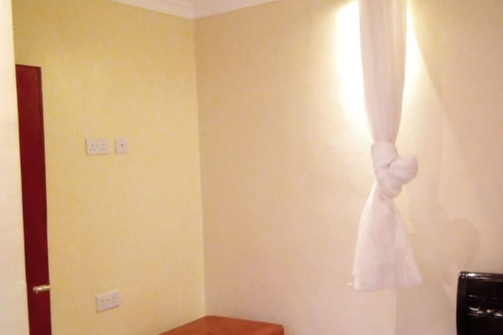 Room 8 of 16
