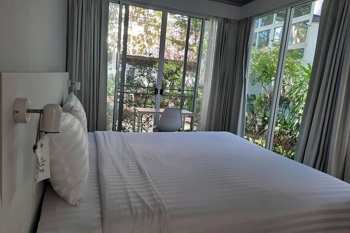 Room 27 of 127