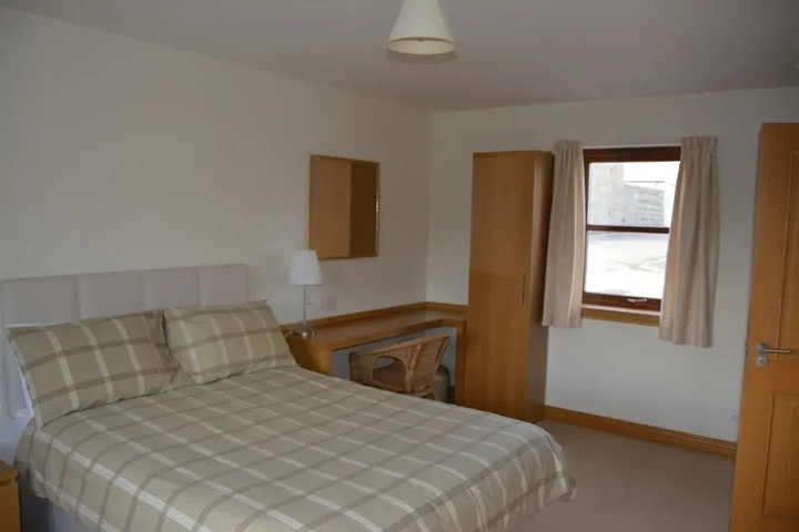 Room 4 of 13