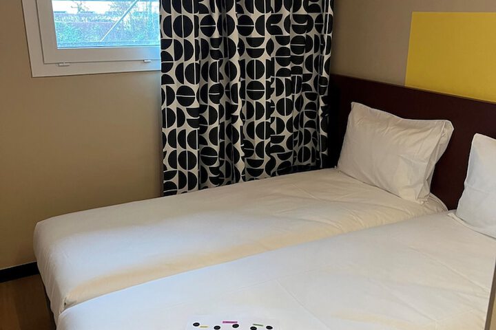 Room 6 of 19