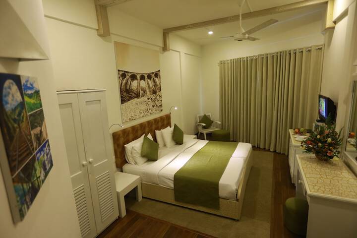 Room 15 of 48