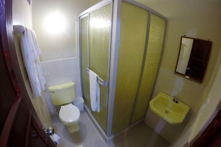 Room 18 of 28
