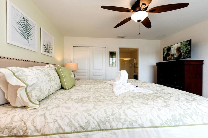 Room 44 of 710