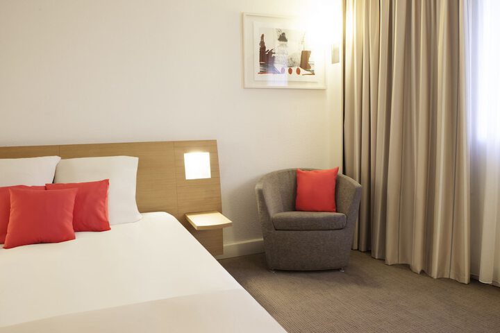 Room 12 of 102