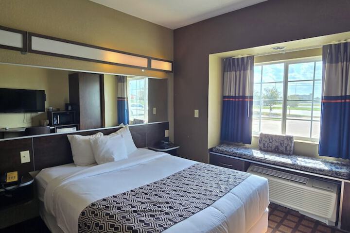 Room 12 of 34