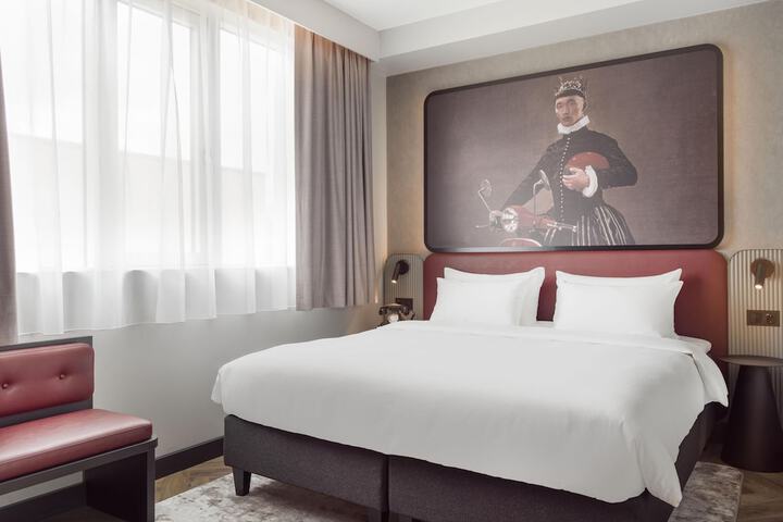 Room 8 of 50