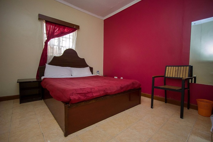 Room 11 of 34