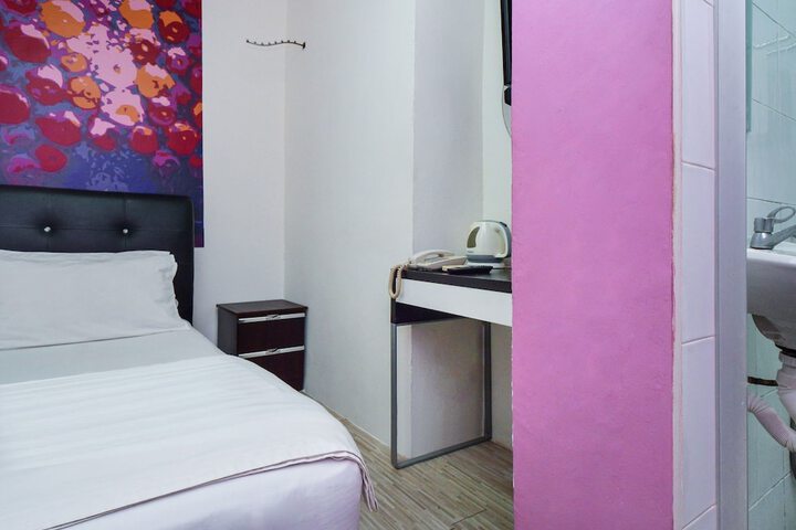 Room 6 of 30