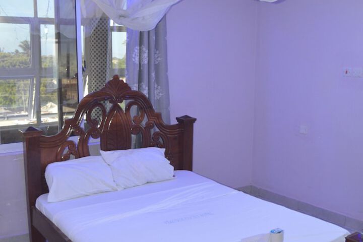 Room 4 of 32