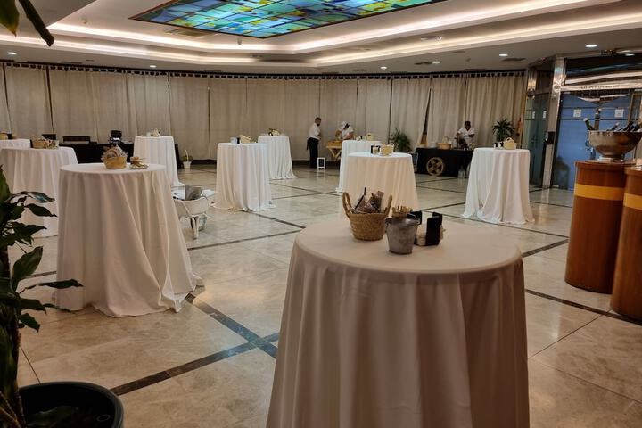 Ballroom/Hall 19 of 27