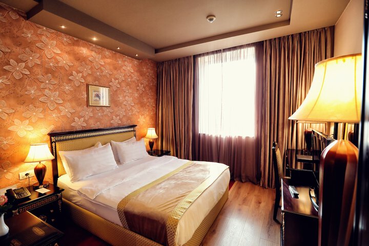 Room 5 of 40