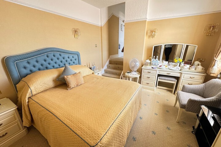 Room 14 of 20