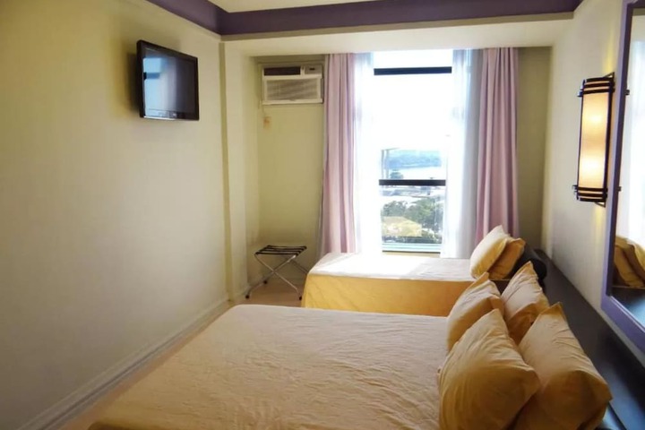 Room 9 of 39