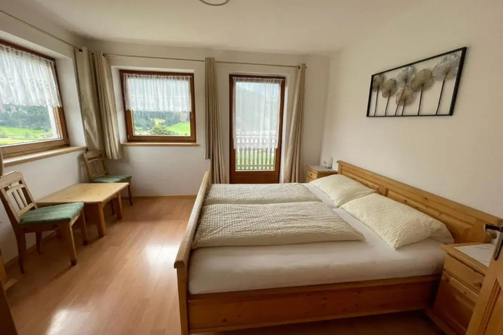 Room 5 of 14